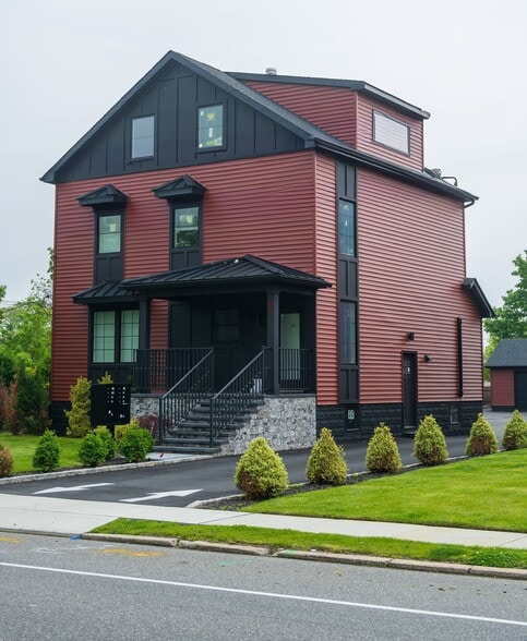 86 & 92 Arnold Ave For Sale portfolio of 2 properties for sale on LoopNet.com - Primary Photo - Image 2 of 2