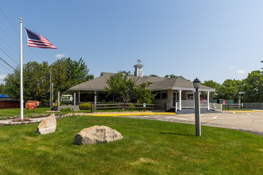 11 Farmington Rd, Rochester, NH for sale - Primary Photo - Image 1 of 39
