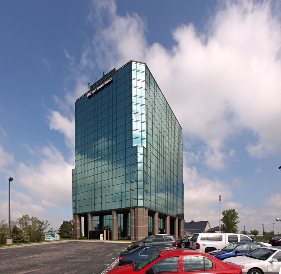 10220 N Ambassador Dr, Kansas City, MO 64153