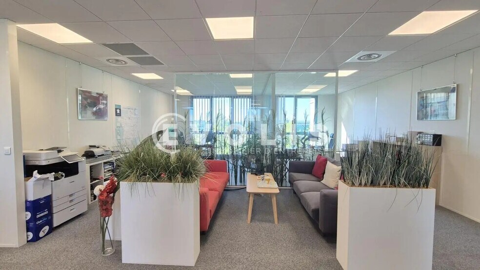 Office in Serris for lease - Interior Photo - Image 1 of 10