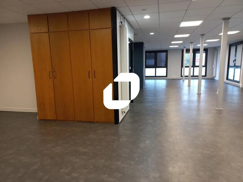 Office in Lille for lease - Interior Photo - Image 2 of 8