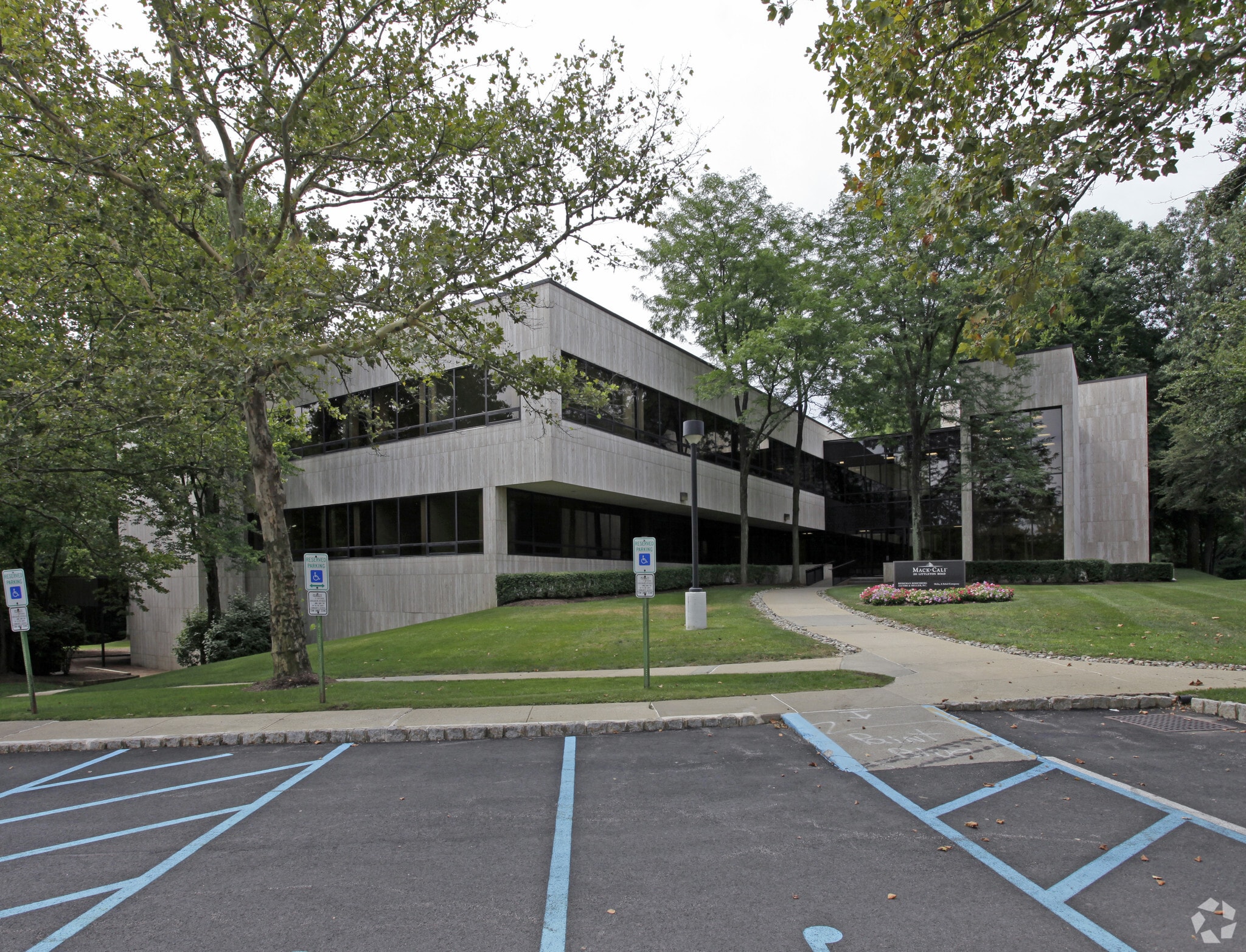 201 Littleton Rd, Morris Plains, NJ 07950 Lakeview Plaza