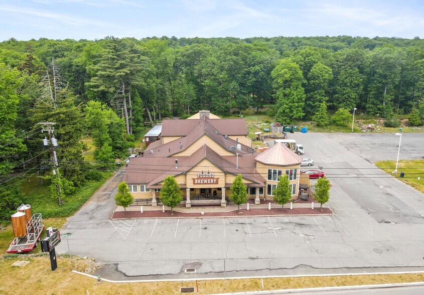 2092 Route 611, Swiftwater, PA 18370