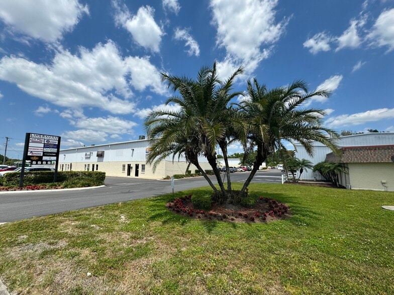 5555 W Linebaugh Ave, Tampa, FL for lease - Building Photo - Image 2 of 8