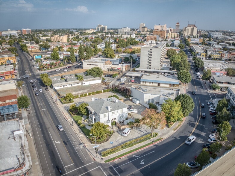 Wildrose Historic Landmark + Parking Lot portfolio of 2 properties for sale on LoopNet.com - Building Photo - Image 3 of 18
