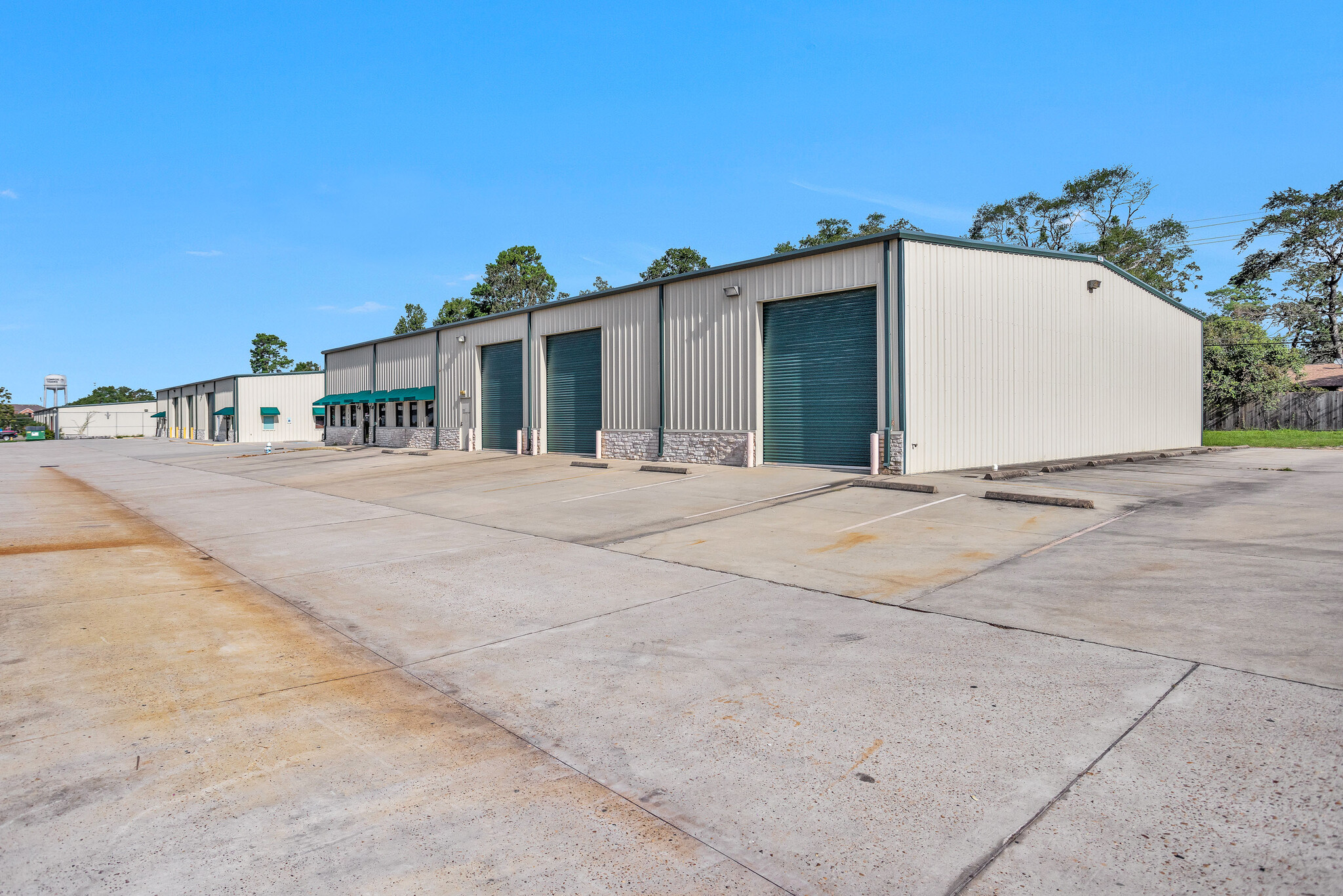 2418 N Frazier, Conroe, TX for lease Building Photo- Image 1 of 2