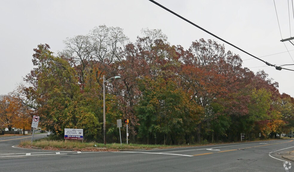 Brentwood Rd, Bay Shore, NY for sale - Primary Photo - Image 1 of 1