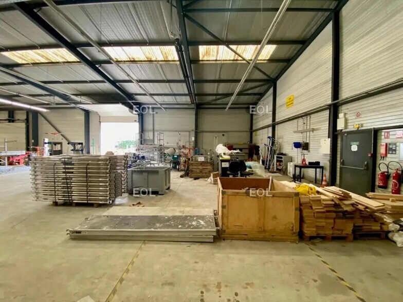 Flex in Aix-en-Provence for lease - Interior Photo - Image 3 of 5