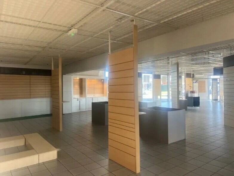 Retail in Nîmes for lease - Interior Photo - Image 1 of 3