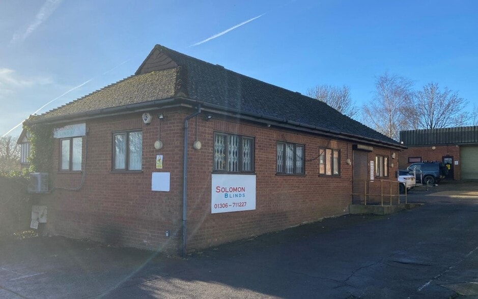 1-5 Philpots Yard, Dorking for lease - Primary Photo - Image 1 of 1