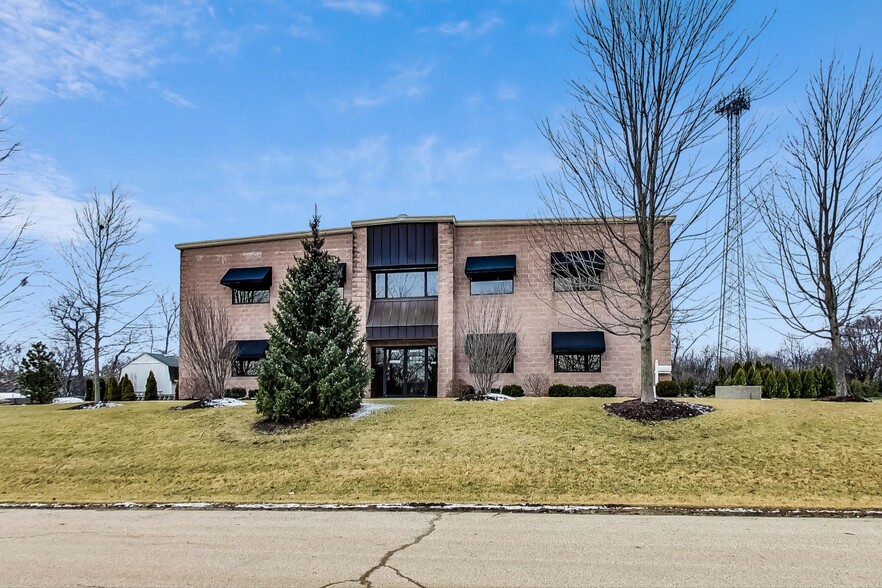 908 E Burnett Rd, Island Lake, IL for sale - Building Photo - Image 1 of 1