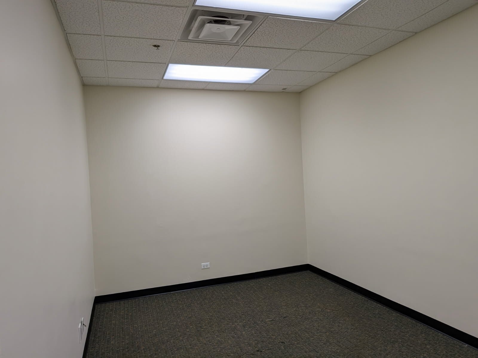 450 Airport Rd, Elgin, IL for lease Building Photo- Image 1 of 2