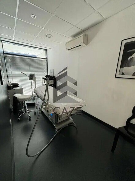 Office in Bordeaux for lease - Interior Photo - Image 2 of 6