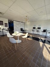 1300 Cummins Rd, Des Moines, IA for lease Building Photo- Image 2 of 6