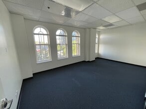 233 A St, San Diego, CA for sale Interior Photo- Image 2 of 3