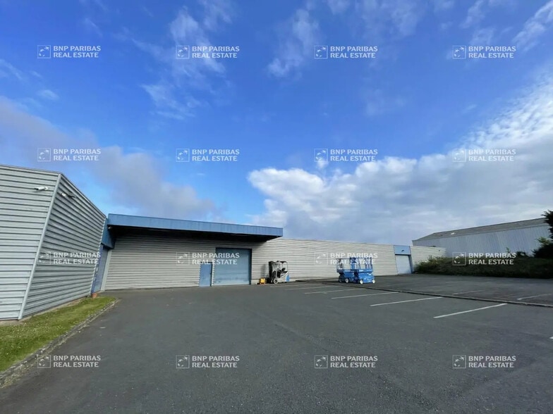 Flex in Fleury-les-Aubrais for sale - Building Photo - Image 2 of 7