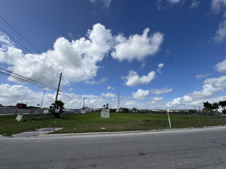 10721 138th Street, Hialeah, FL for lease - Building Photo - Image 2 of 6