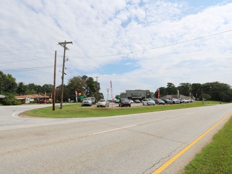 110 Syphrit Rd, Wellford, SC 29385