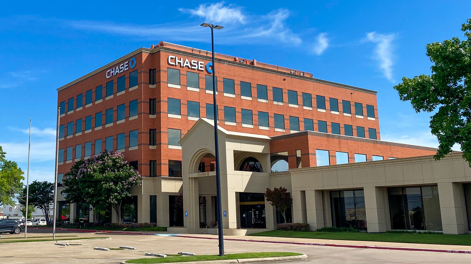 3200 Broadway Blvd, Garland, TX 75043 Chase Bank Building