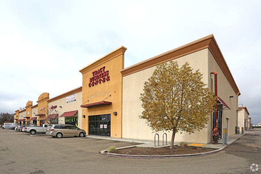 470 W Larch Rd, Tracy, CA for sale - Building Photo - Image 2 of 28