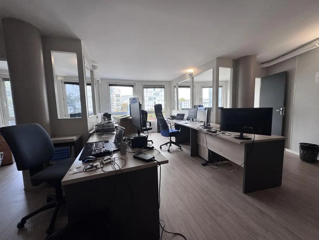 Office in Montreuil for sale Building Photo- Image 1 of 16