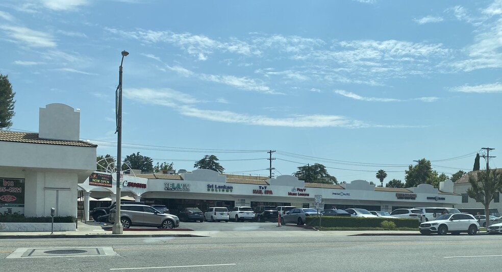 19000-19030 Ventura Blvd, Tarzana, CA for lease - Building Photo - Image 1 of 1