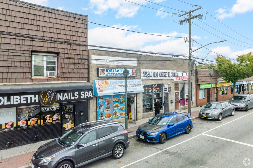 247 Nassau Rd, Roosevelt, NY for lease - Building Photo - Image 2 of 4