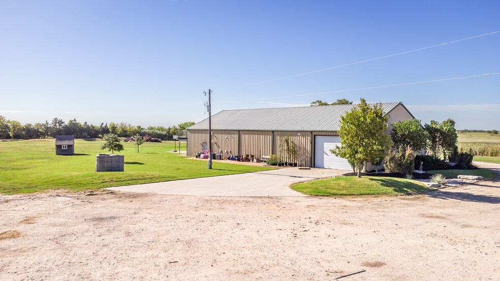 75 Memory Ln, Burton, TX for sale - Primary Photo - Image 1 of 10