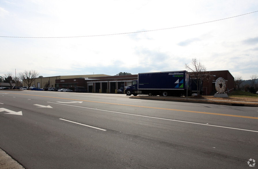 800 E Six Forks Rd, Raleigh, NC for lease - Building Photo - Image 2 of 4