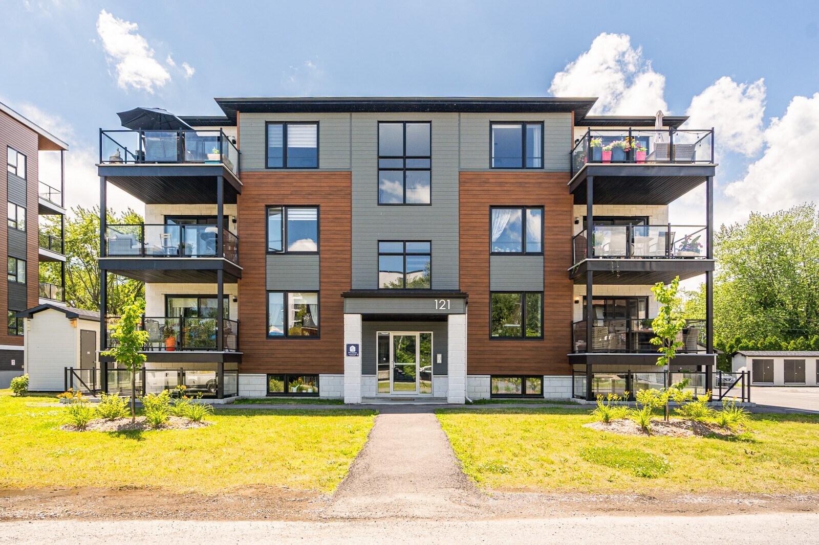 121 6e Av, Saint-zotique, QC for sale Primary Photo- Image 1 of 1