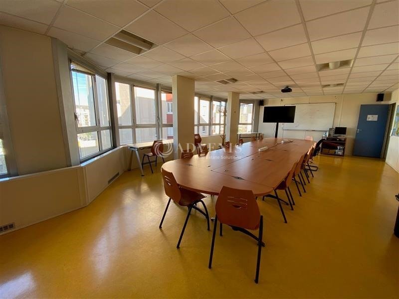 Office in Noisy-le-Grand for sale Interior Photo- Image 1 of 12