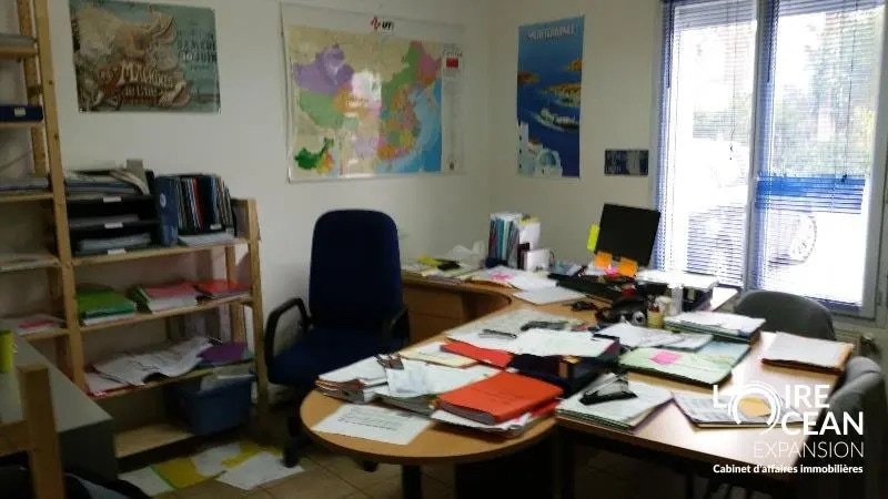 Office in Nantes for lease - Interior Photo - Image 2 of 4