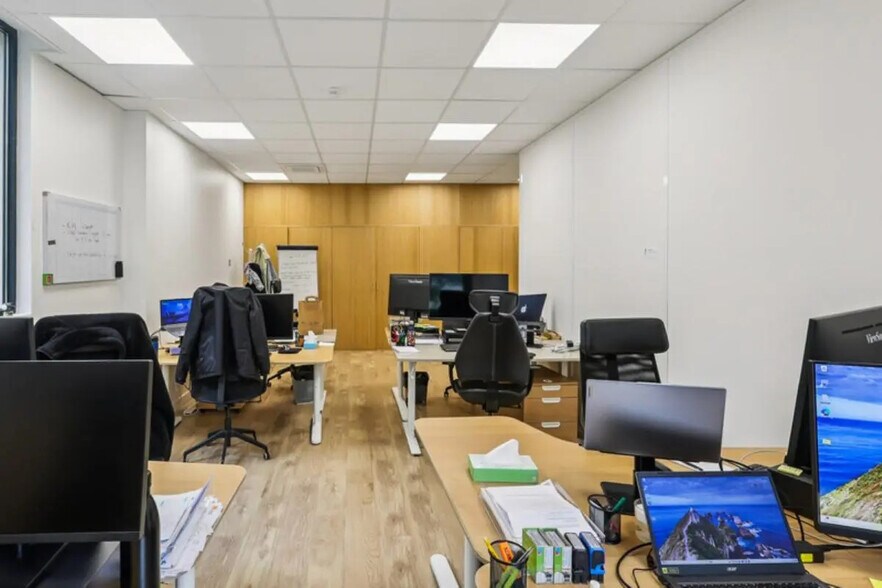 Office in Montrouge for sale - Interior Photo - Image 3 of 11