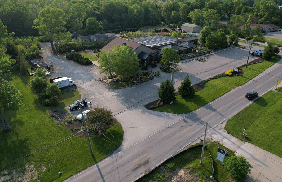 Brownsburg and Greenwood Garden Center portfolio of 2 properties for sale on LoopNet.com - Building Photo - Image 1 of 28