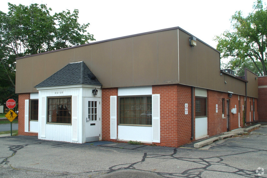 20136 Mack Ave, Grosse Pointe Woods, MI for lease - Building Photo - Image 3 of 9