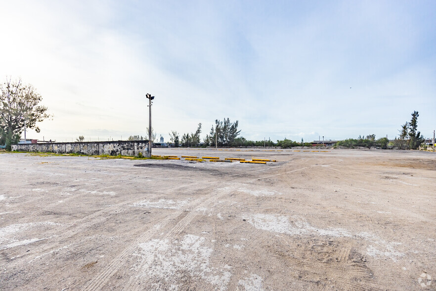 13045 Cairo Ln, Opa Locka, FL for lease - Building Photo - Image 1 of 24