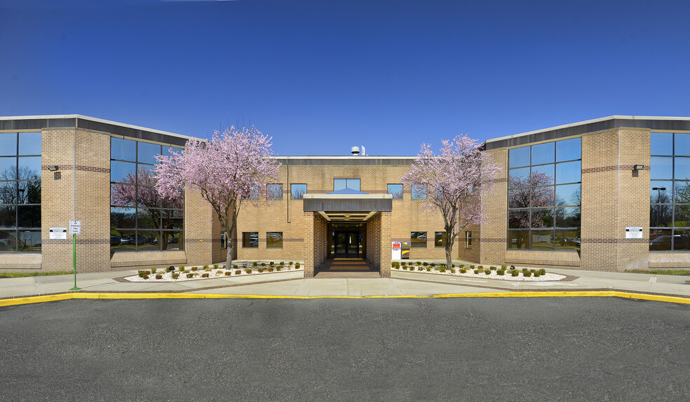 106 Apple St, Tinton Falls, NJ for lease - Building Photo - Image 2 of 9