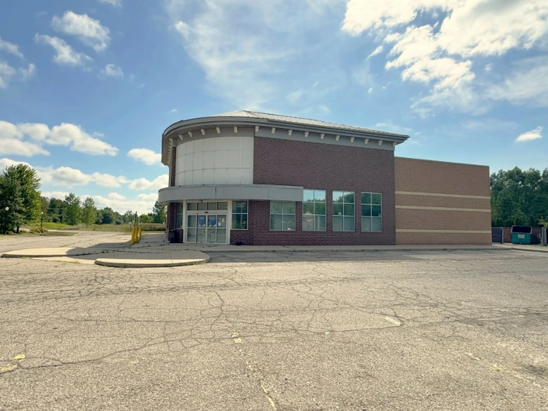 5751 Clarkston Rd, Clarkston, MI for lease - Building Photo - Image 2 of 7
