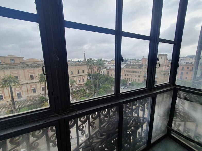 Office in SEVILLA, Sevilla for lease - Building Photo - Image 3 of 16