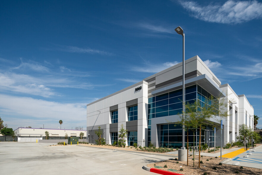 9920 Pioneer Blvd, Santa Fe Springs, CA for lease - Building Photo - Image 3 of 6