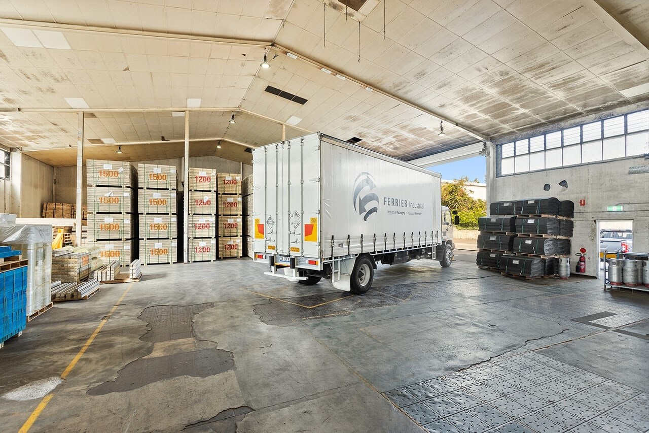 257 Princes Hwy, Unanderra for lease Interior Photo- Image 1 of 6