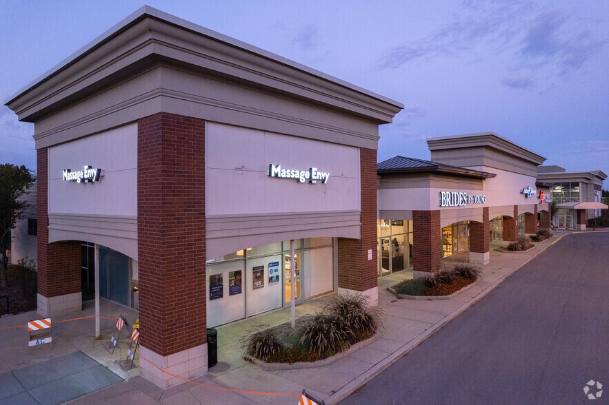 600-616 E Golf Rd, Schaumburg, IL for sale - Primary Photo - Image 1 of 1