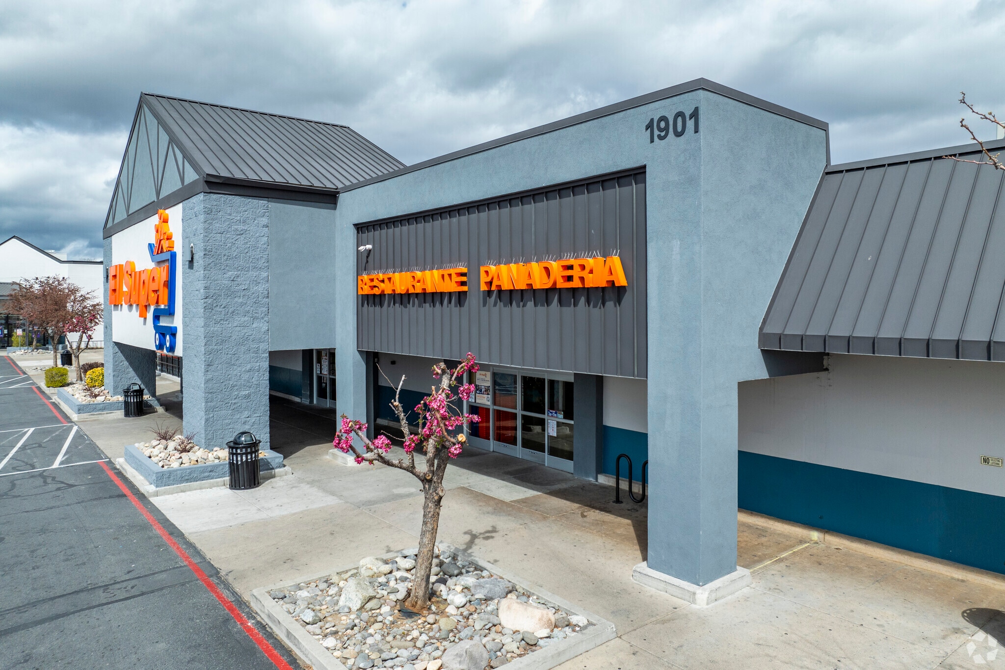 1901 Silverada Blvd, Reno, NV for lease Primary Photo- Image 1 of 7