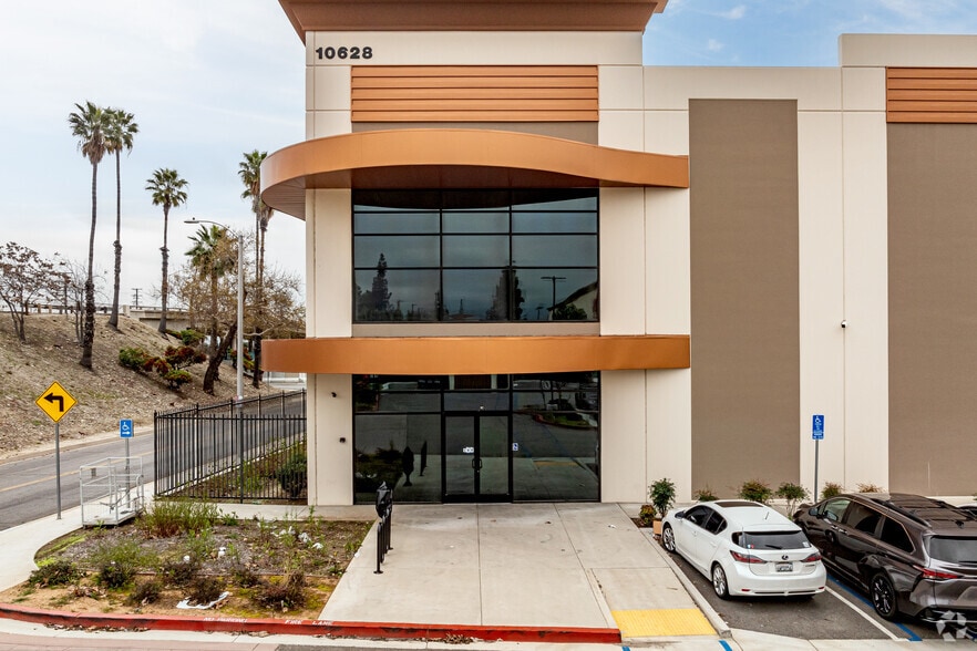 10628 Central Ave, Montclair, CA for lease - Building Photo - Image 2 of 9