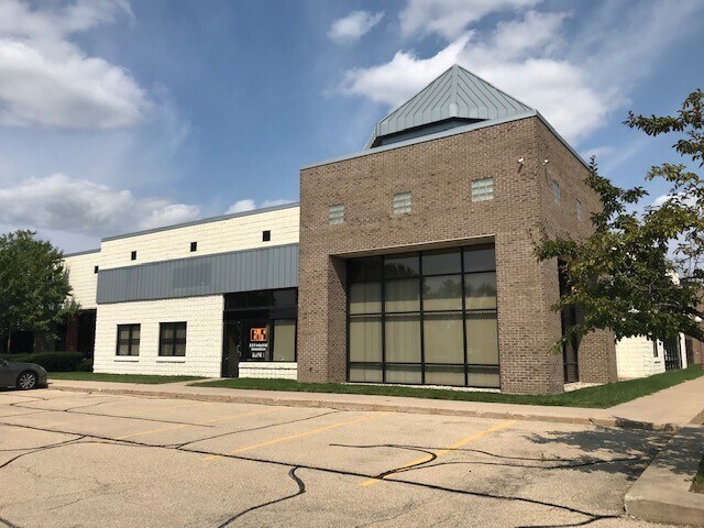 2500 N Lynndale Dr, Appleton, WI for sale - Building Photo - Image 1 of 1