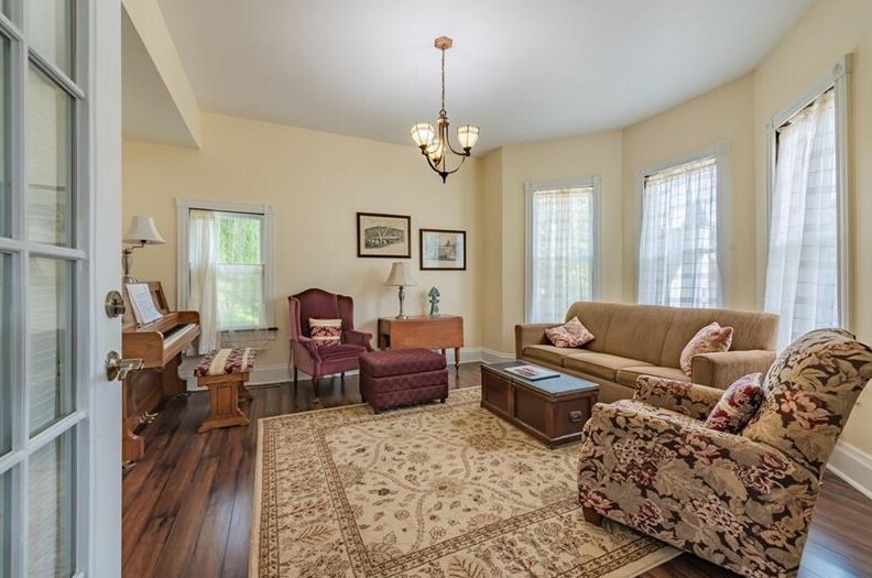 127 Jefferson Ct, West Newton, PA 15089 Bright Mornings Bed