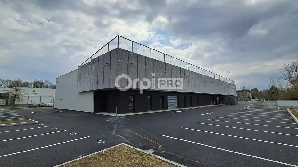 Flex in Pau for lease Building Photo- Image 1 of 11