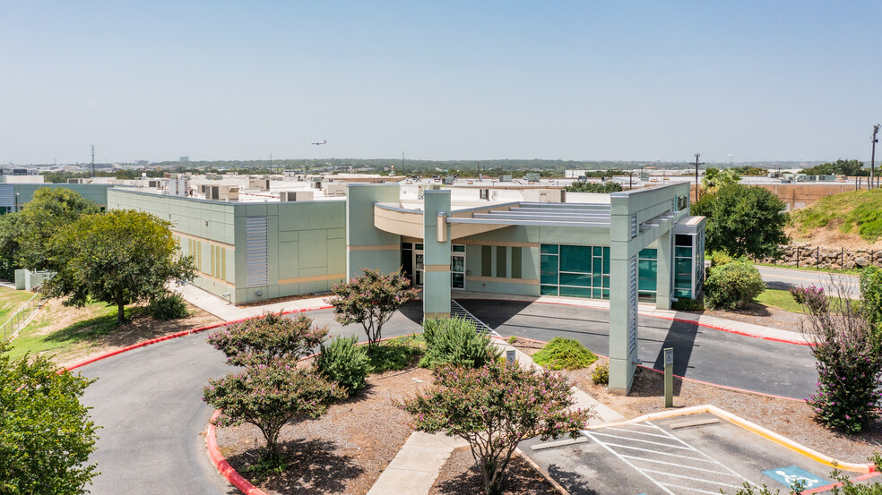 415 Embassy Oaks, San Antonio, TX for sale - Building Photo - Image 1 of 9