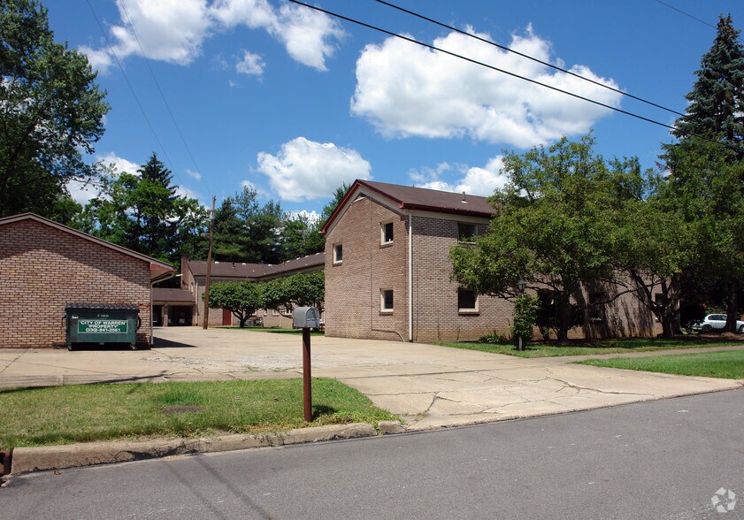 2100 Reeves Rd NE, Warren, OH 44483