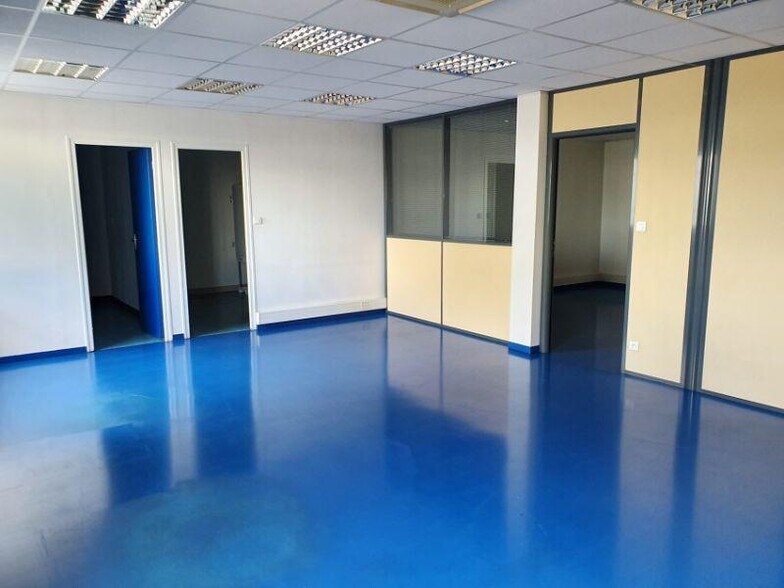 3 D Rue De La Motte, Lucé for lease - Interior Photo - Image 3 of 7